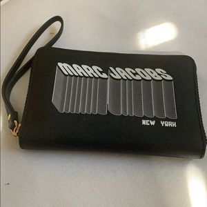 Like new! Marc Jacobs wristlet/wallet